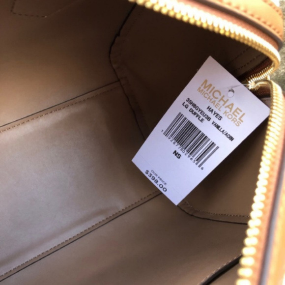 Michael Kors Hayes Vanilla Acorn Large Duffle Bag - Picture 5 of 6